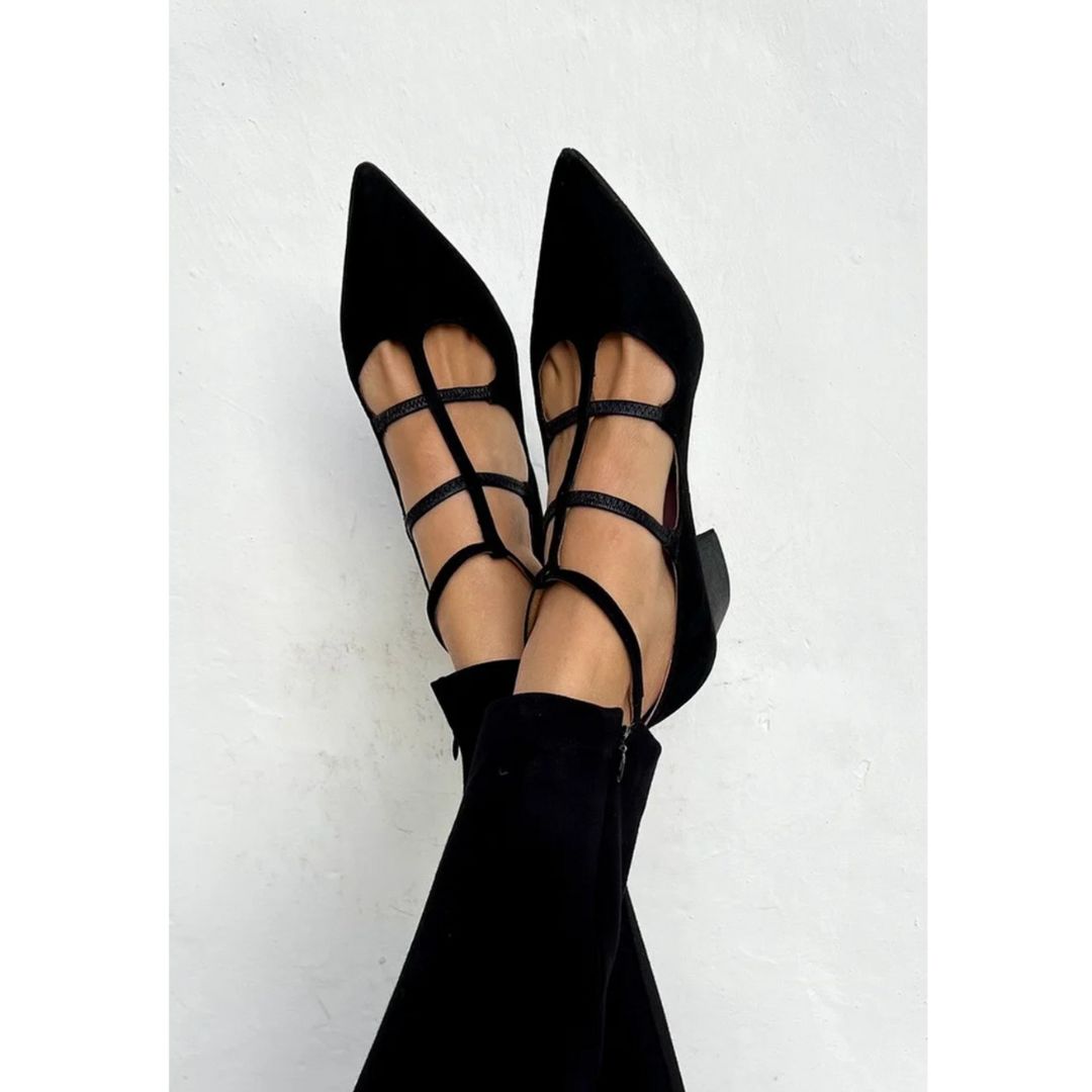 Evy™ - Black Pointed High Heels